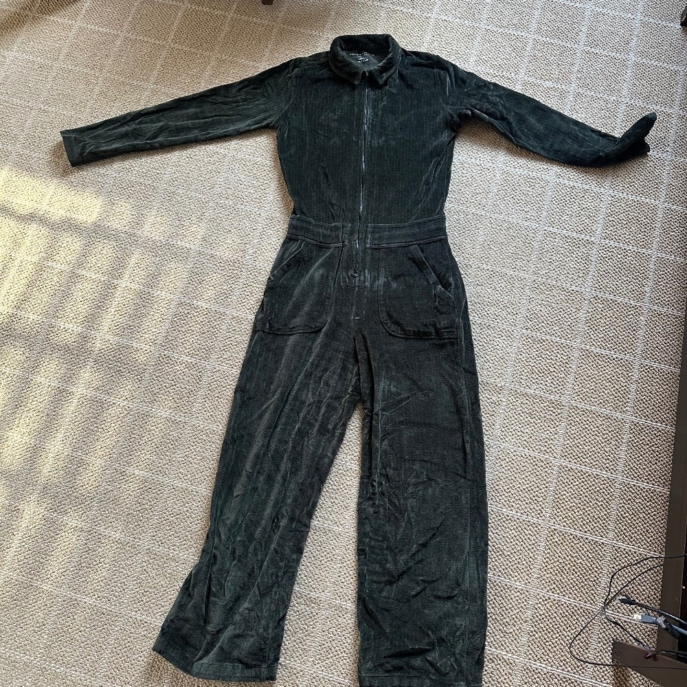 SALE! EUC Majestic Filatures Velour Zip-front l/s JUMPSUIT! Dark Olive,  Size XS